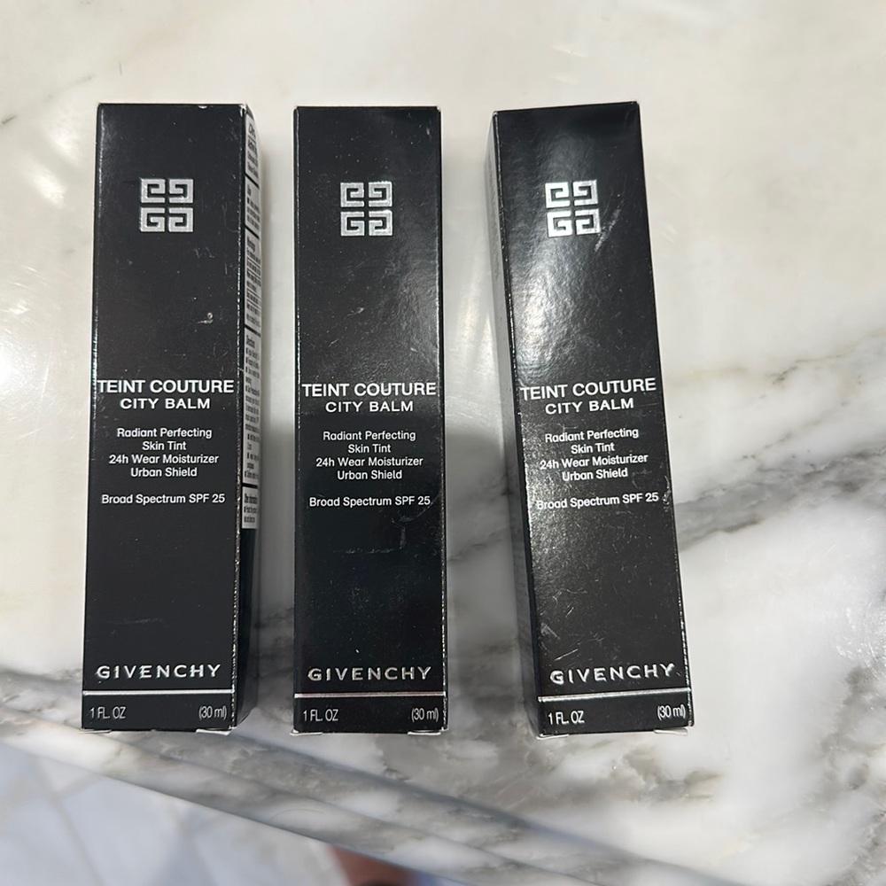 Givenchy city balm N200 - 3 containers in boxes - sold out